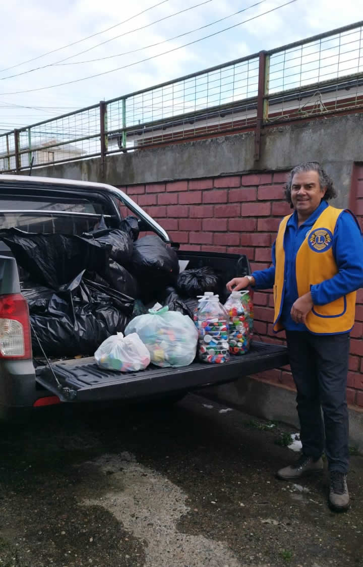 Entrega de Tapitas Plásticas.